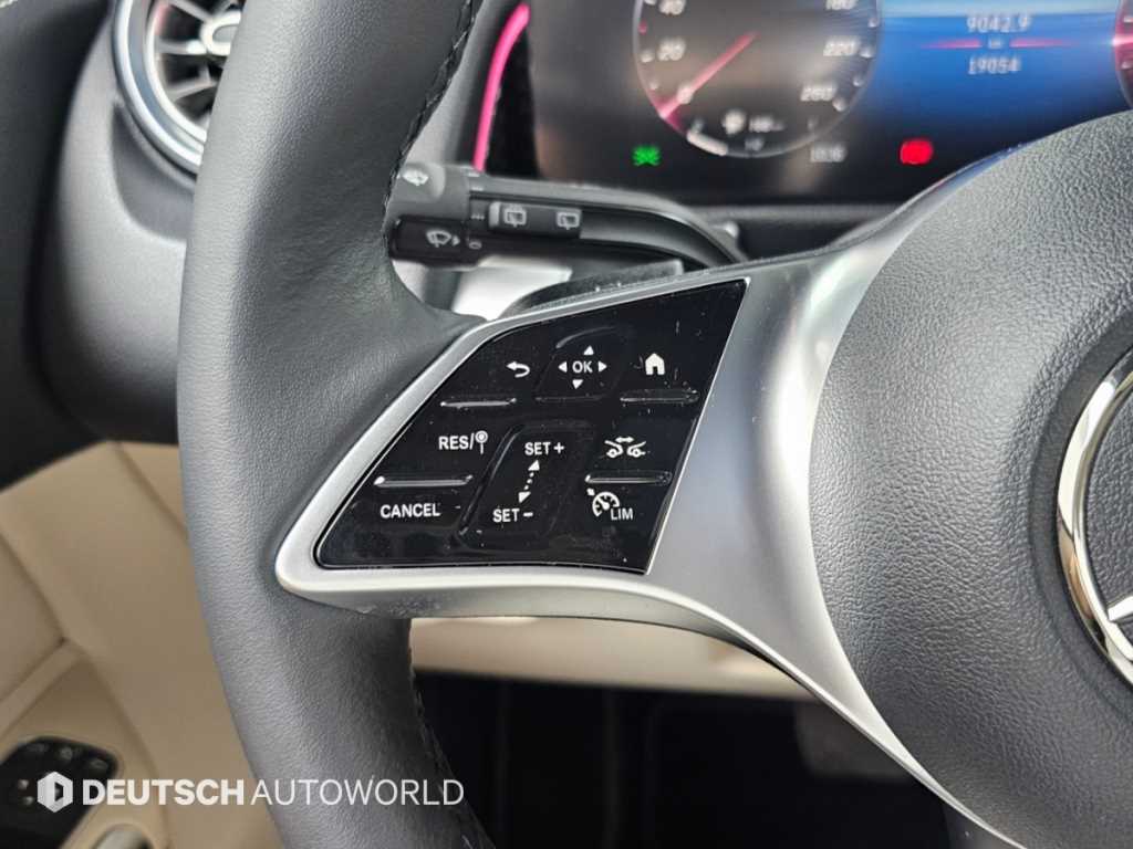 Mercedes-Benz GLB-Class — photo 16