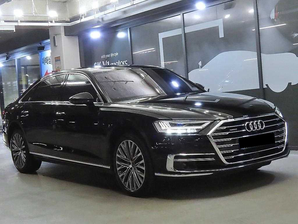 Audi A8 — photo 01