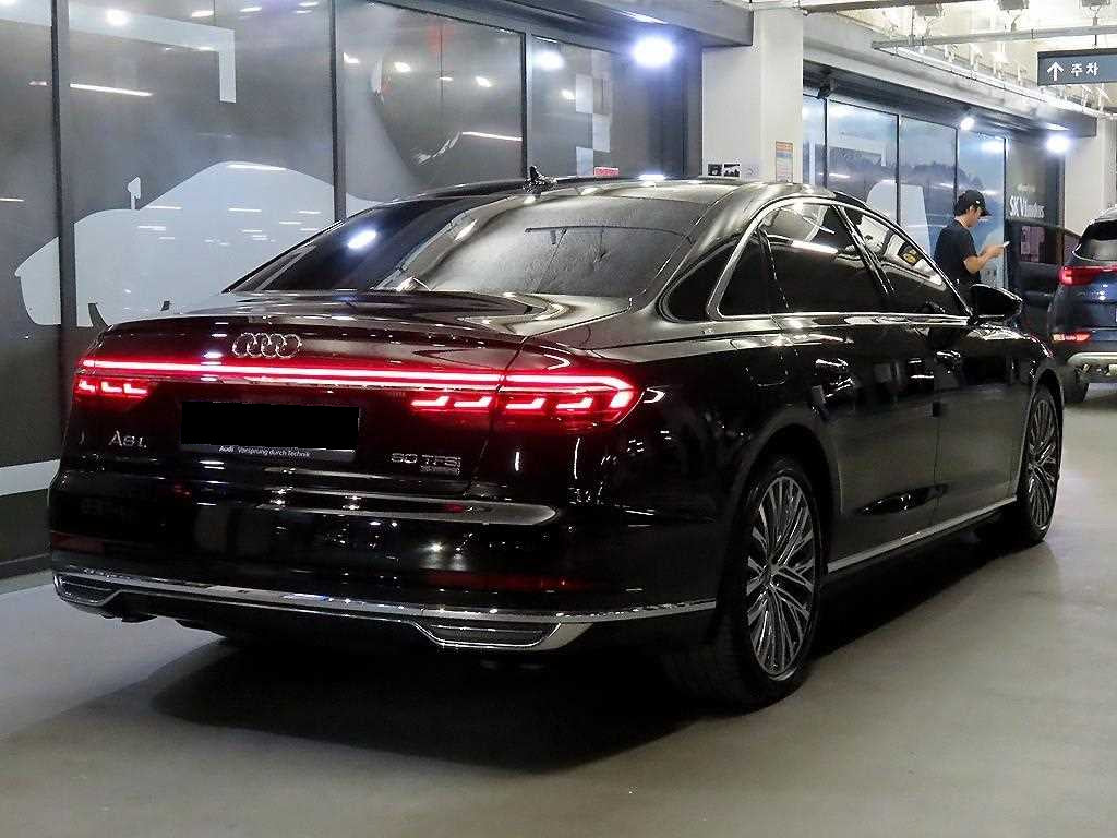 Audi A8 — photo 04