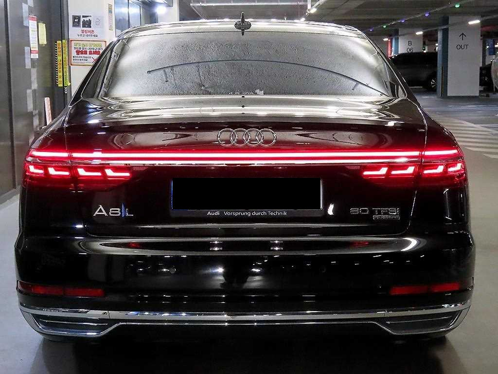 Audi A8 — photo 05