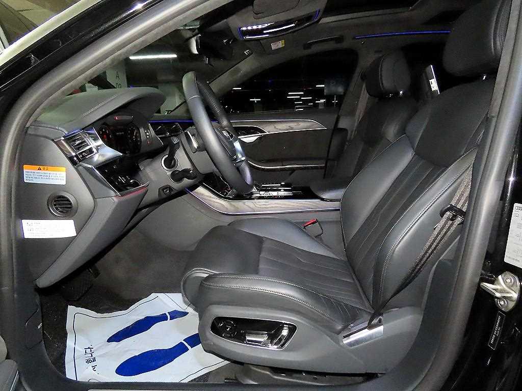 Audi A8 — photo 06