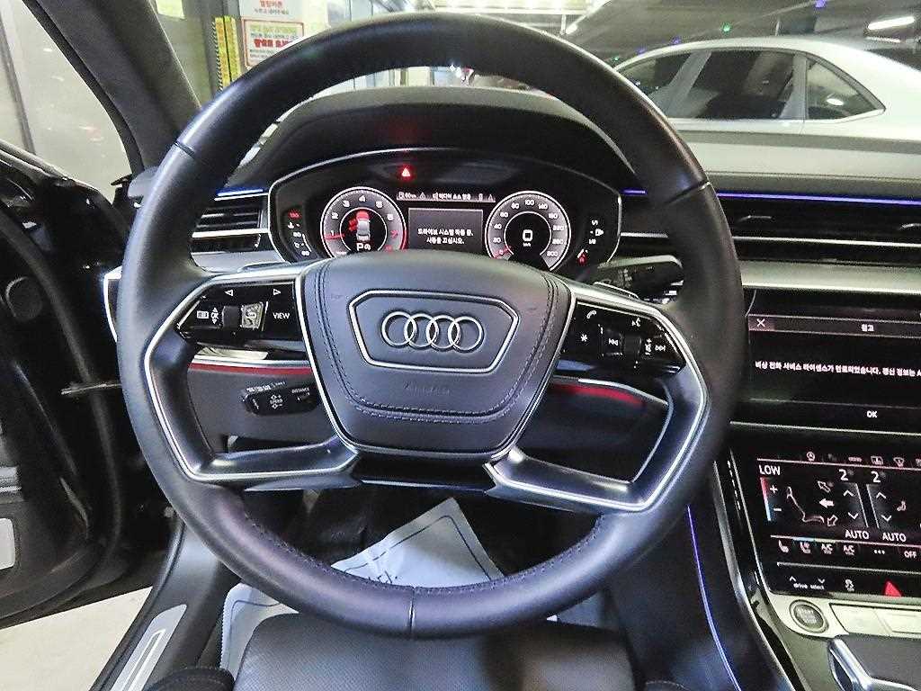 Audi A8 — photo 08