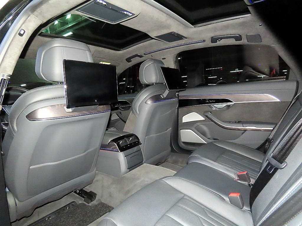 Audi A8 — photo 13