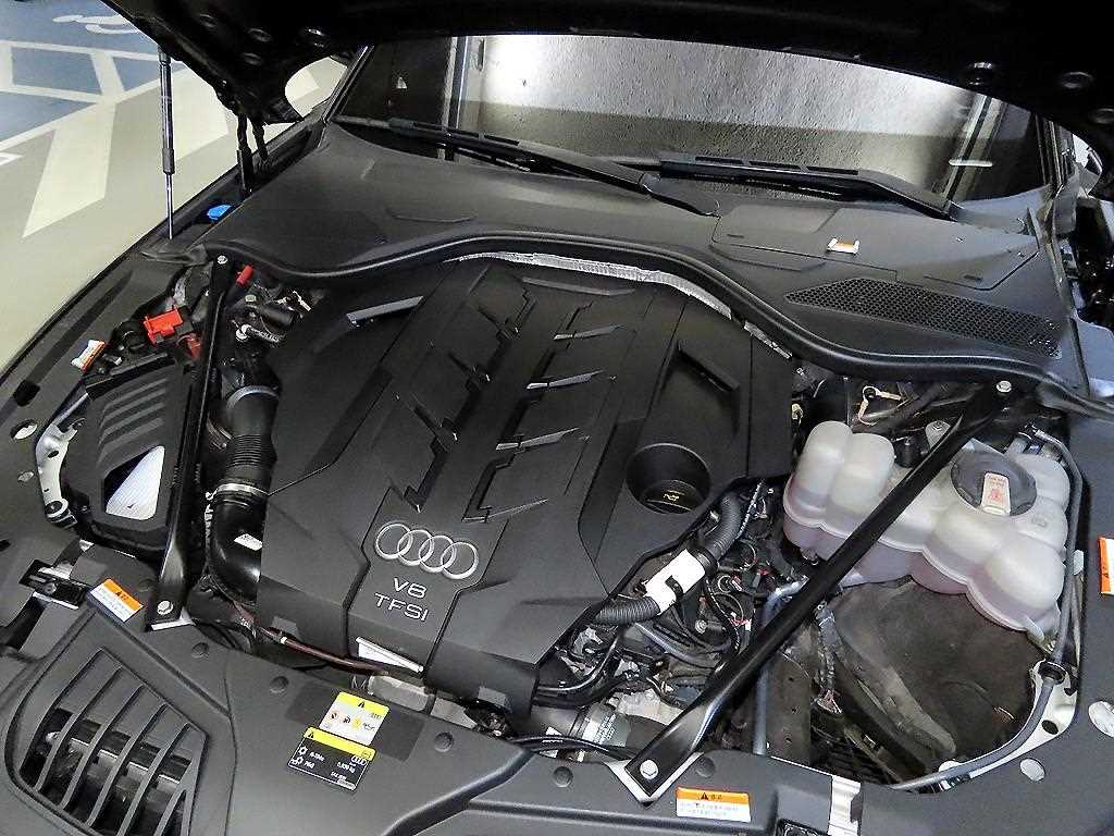 Audi A8 — photo 19