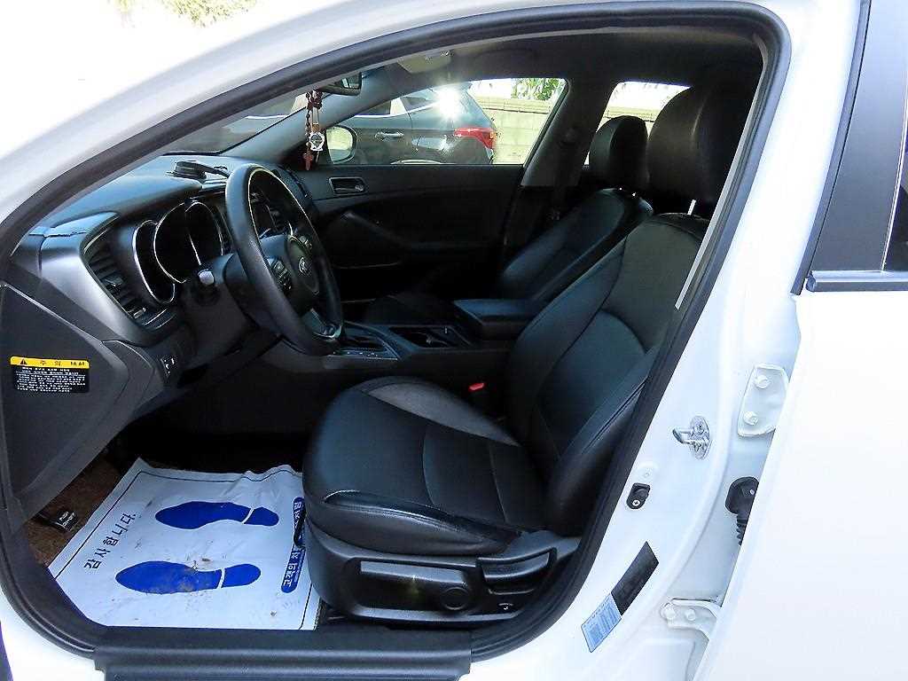 Kia K5 — photo 05