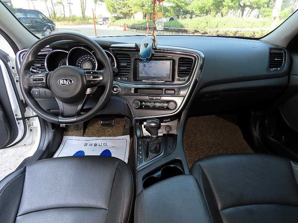 Kia K5 — photo 07