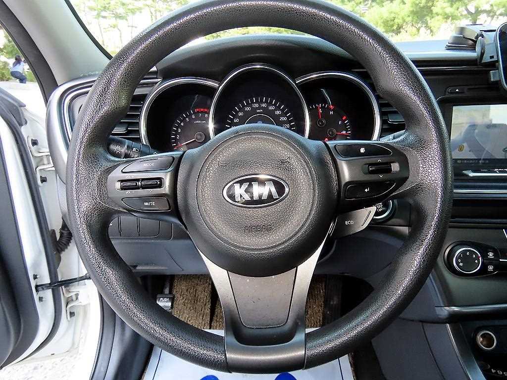 Kia K5 — photo 08