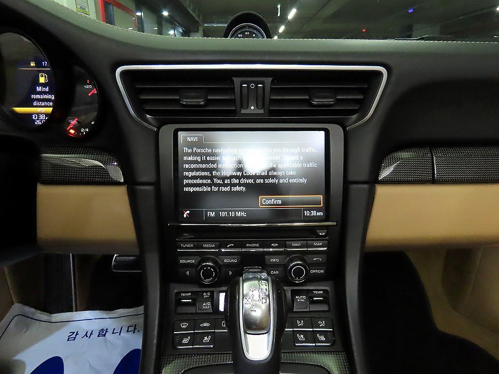 Porsche 911 — photo 16