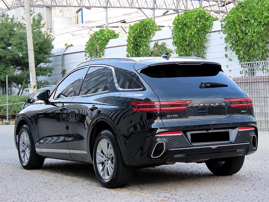 Genesis GV70 — photo 03