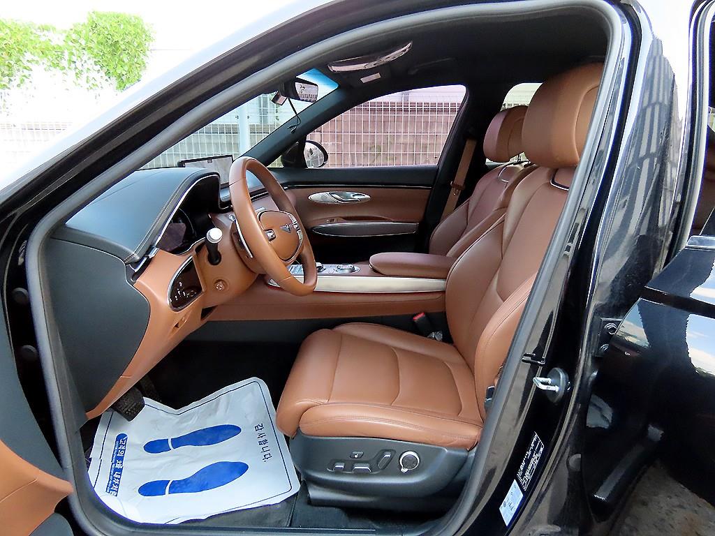 Genesis GV70 — photo 05