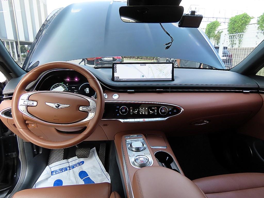 Genesis GV70 — photo 07