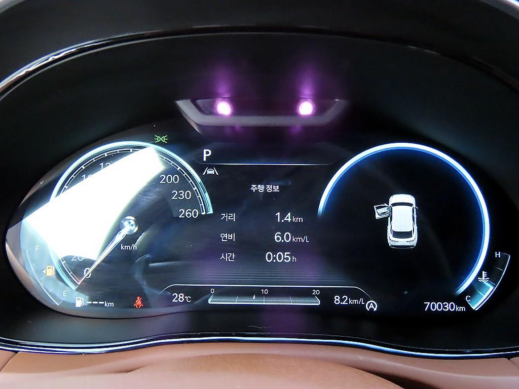 Genesis GV70 — photo 09