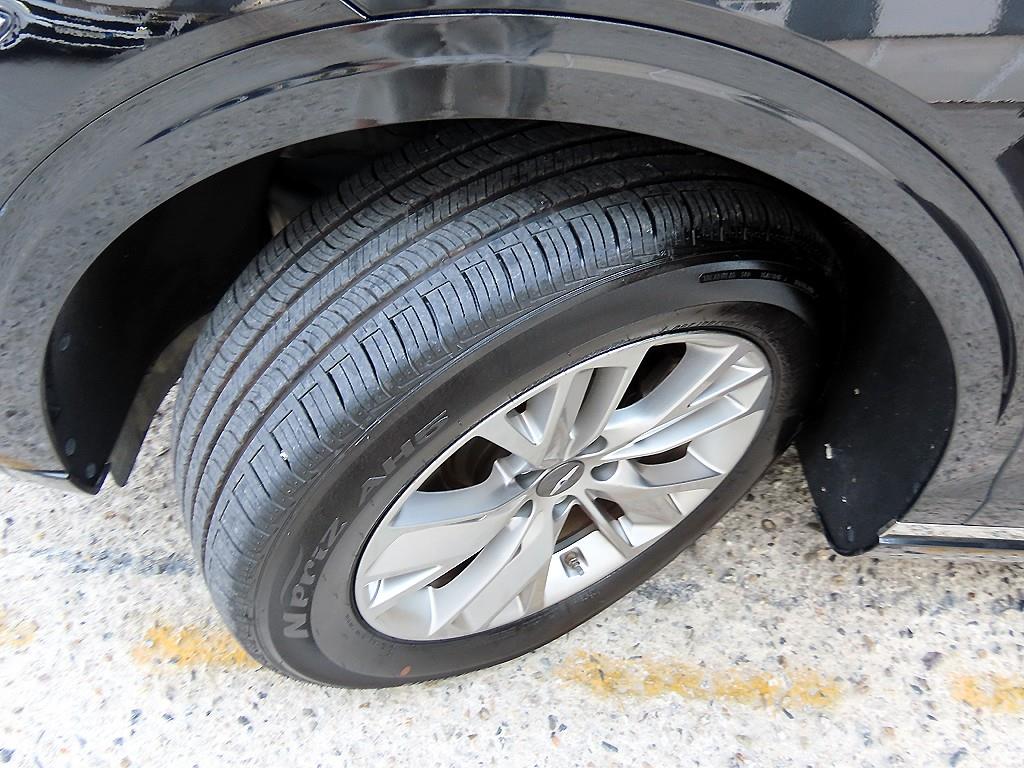 Genesis GV70 — photo 20