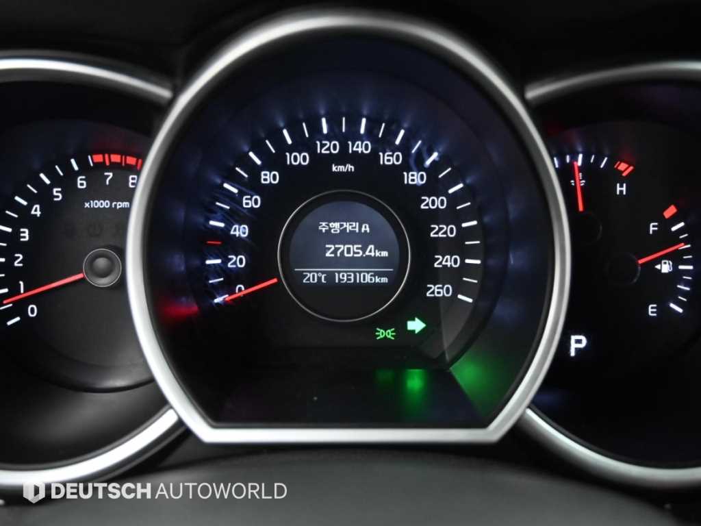 Kia K5 — photo 08