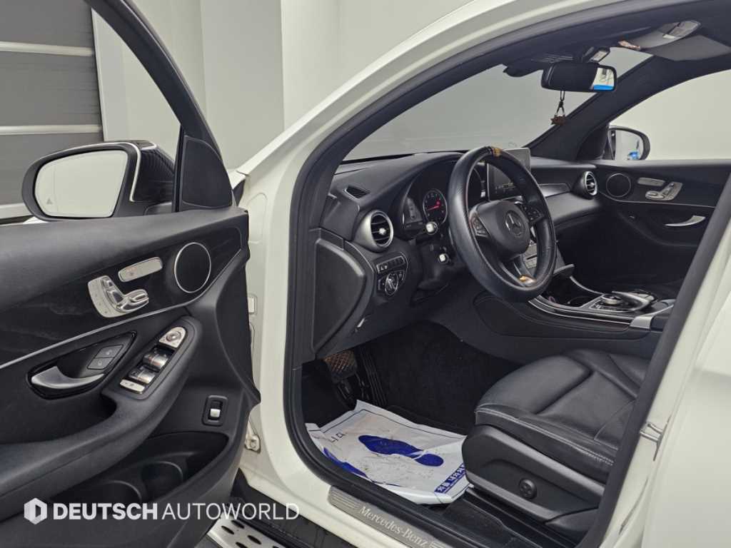 Mercedes-Benz GLC-Class — photo 11