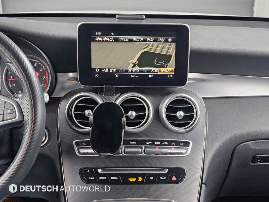 Mercedes-Benz GLC-Class — photo 14