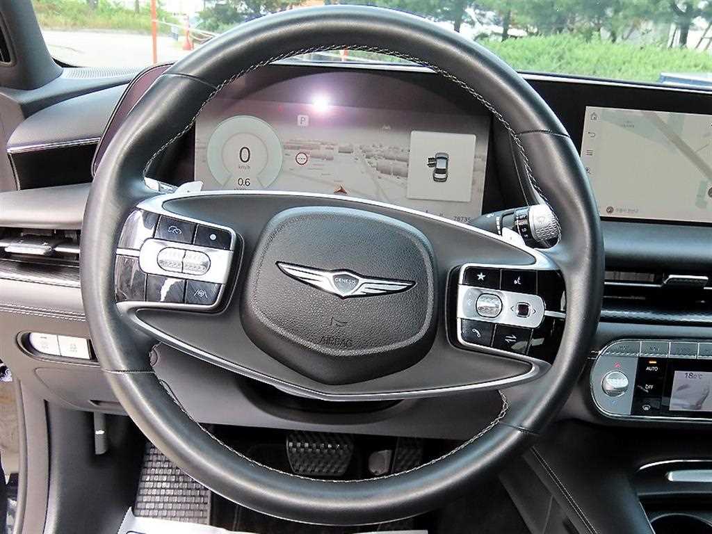 Genesis G90 — photo 08