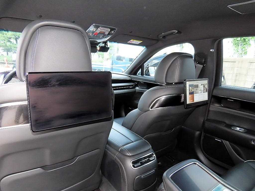 Genesis G90 — photo 16
