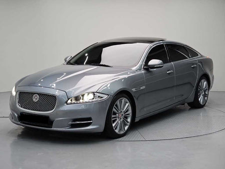 Jaguar XJ — photo 01