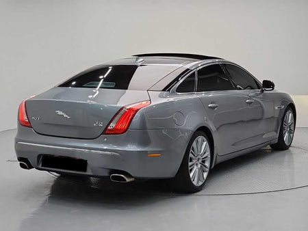 Jaguar XJ — photo 04