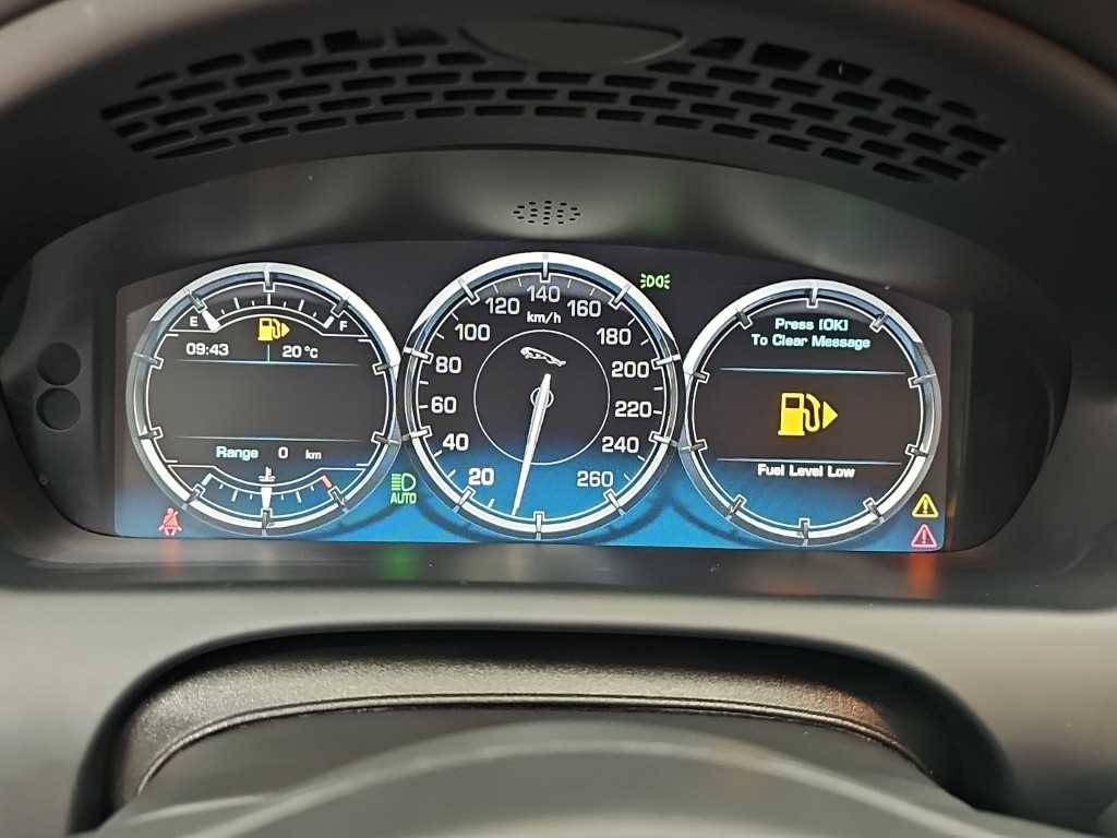 Jaguar XJ — photo 06