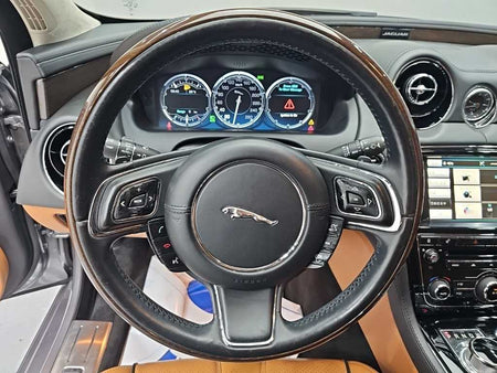 Jaguar XJ — photo 09