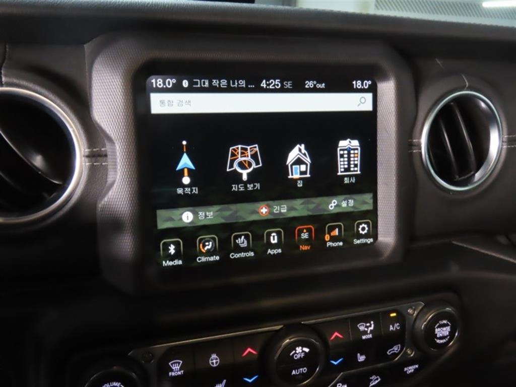 Jeep Wrangler — photo 08