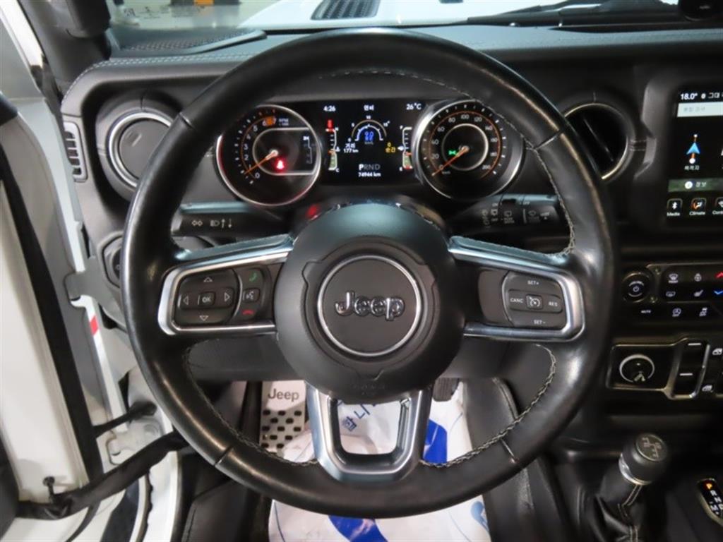 Jeep Wrangler — photo 15