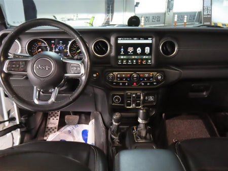 Jeep Wrangler — photo 16