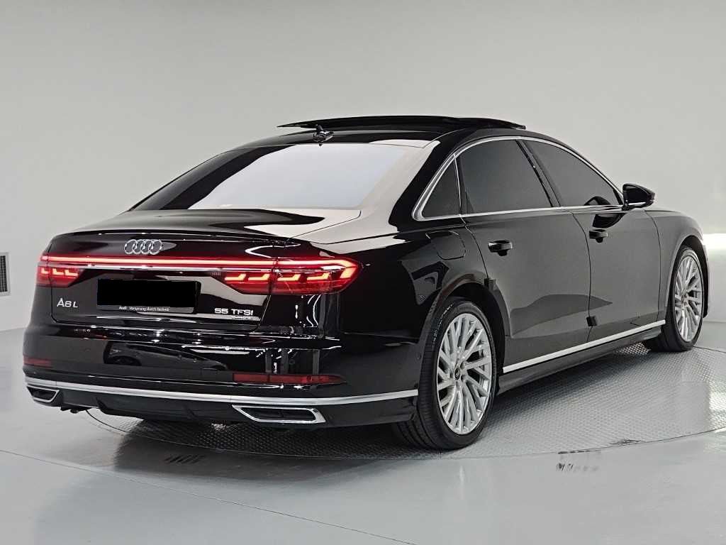 Audi A8 — photo 04