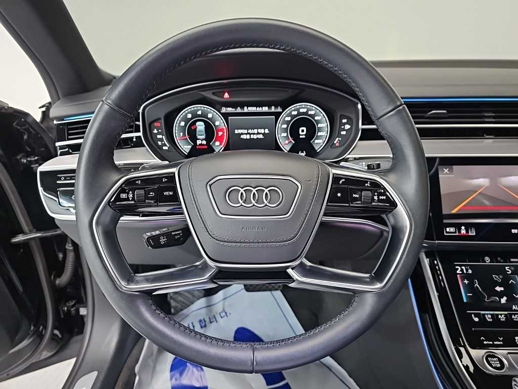 Audi A8 — photo 09