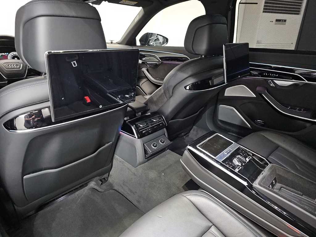 Audi A8 — photo 13