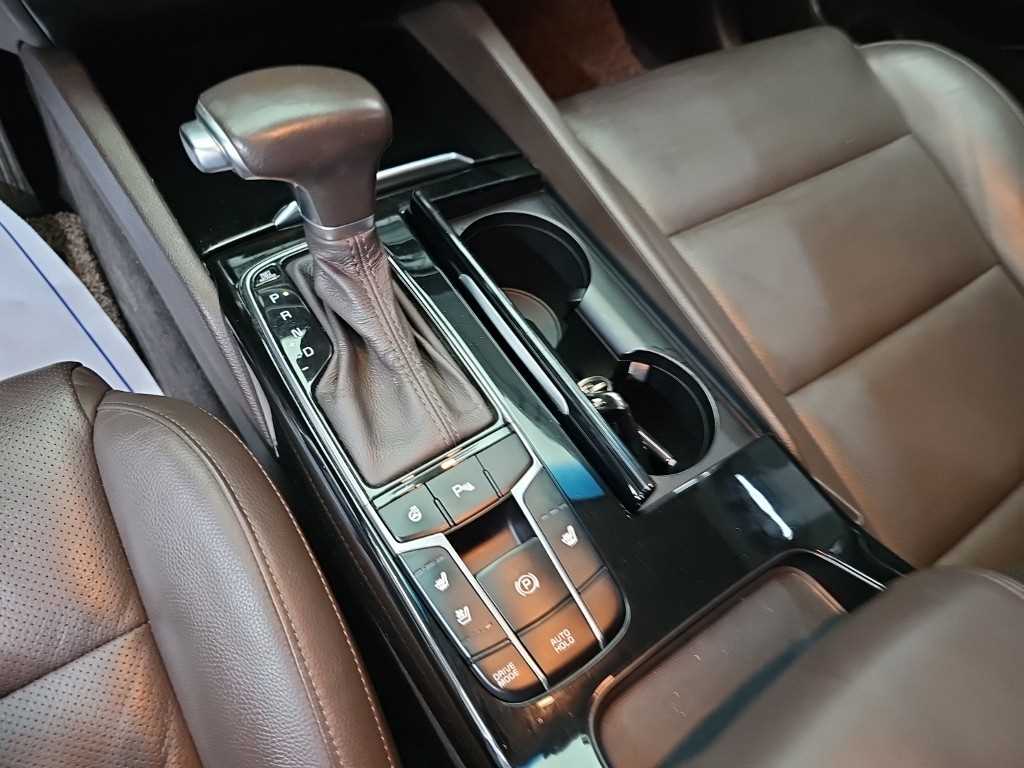 Kia K7 — photo 08