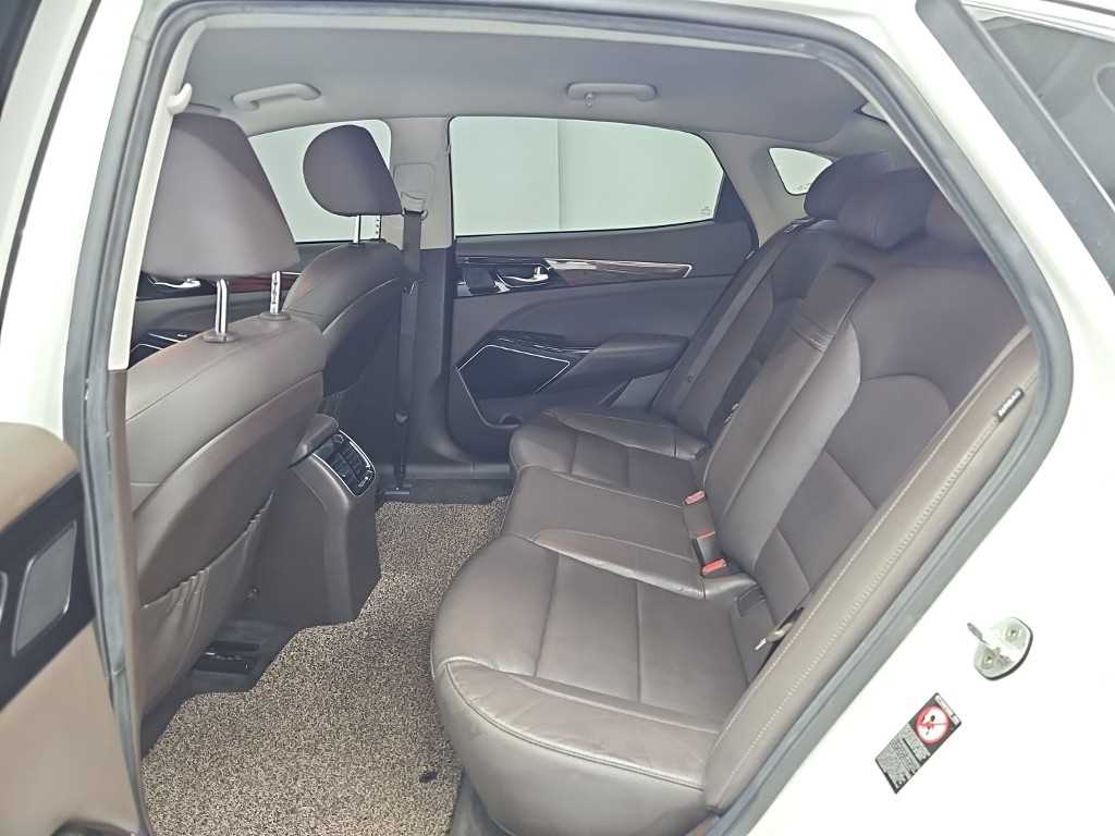 Kia K7 — photo 12