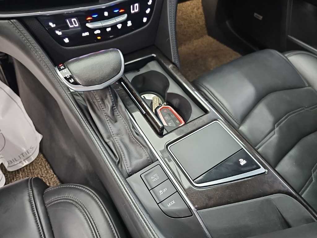 Cadillac CT6 — photo 08