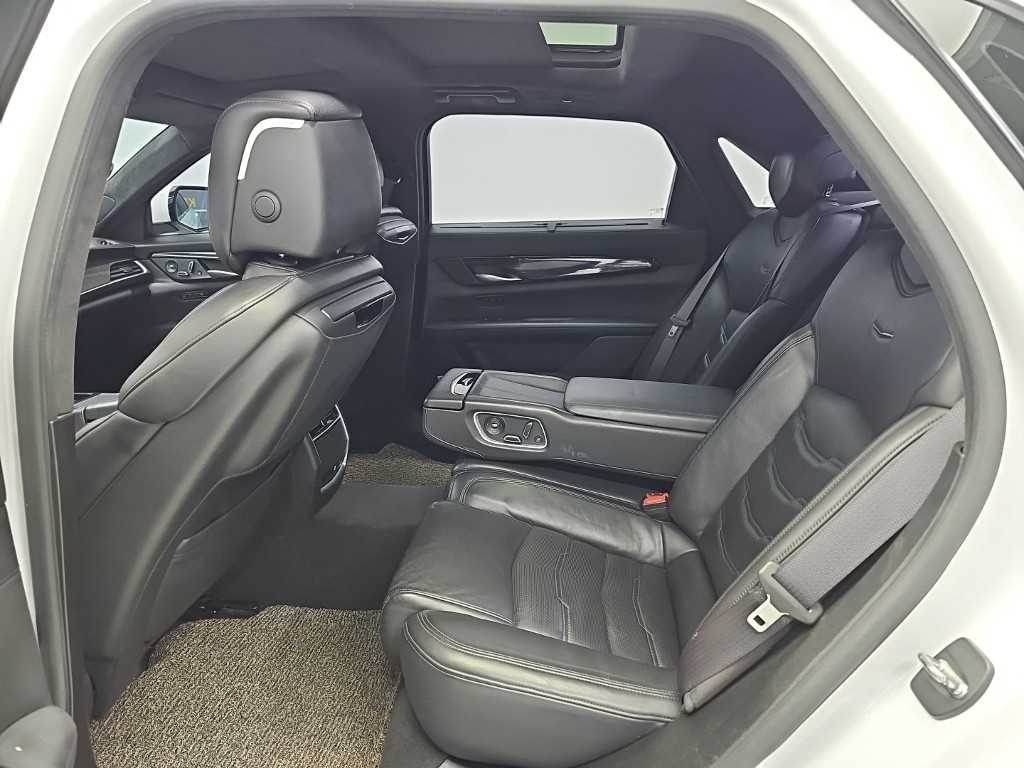 Cadillac CT6 — photo 12