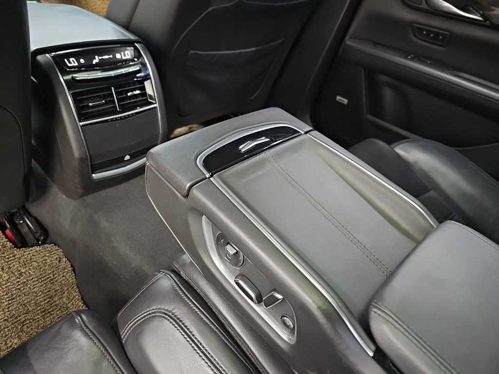 Cadillac CT6 — photo 13