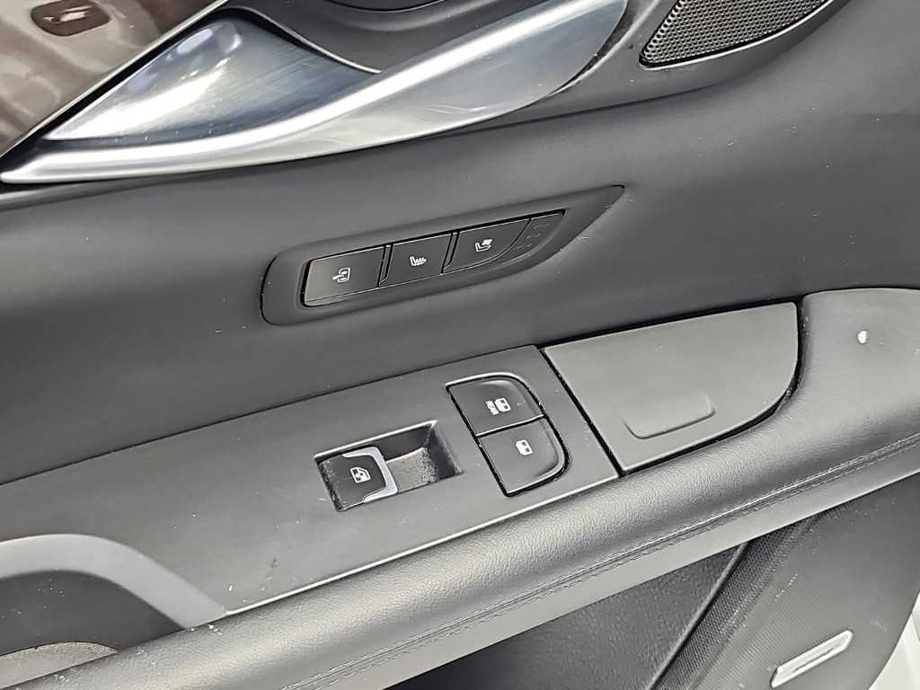 Cadillac CT6 — photo 14