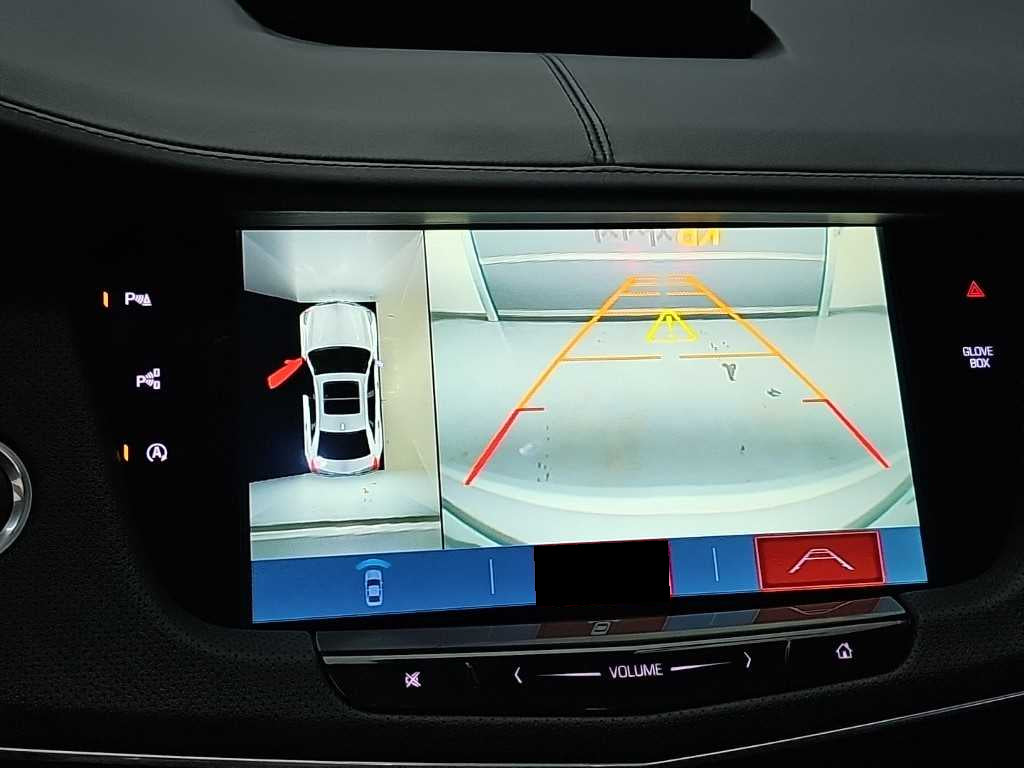 Cadillac CT6 — photo 17