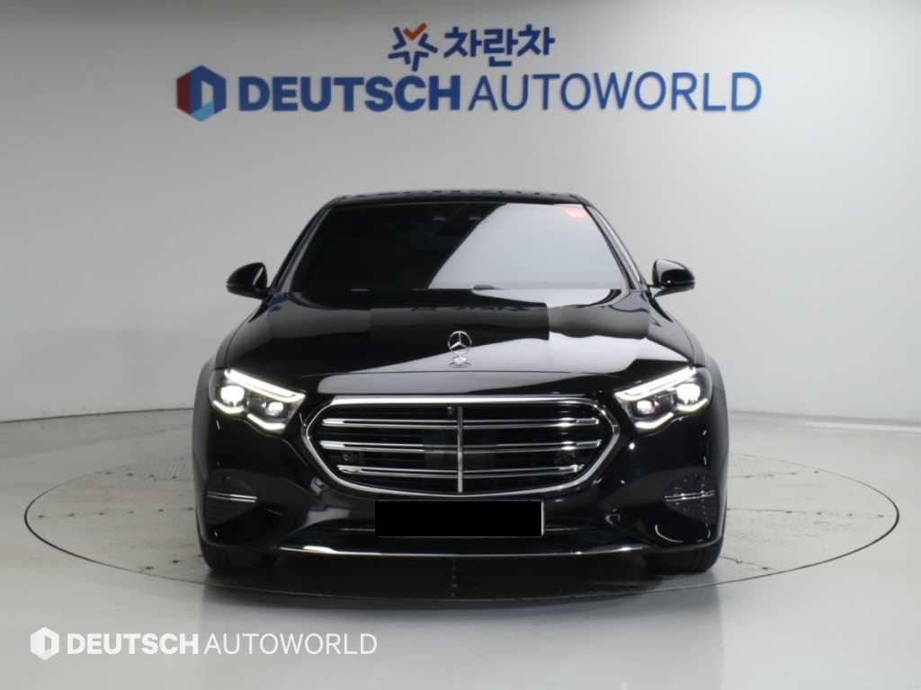 Mercedes-Benz E-Class — photo 03