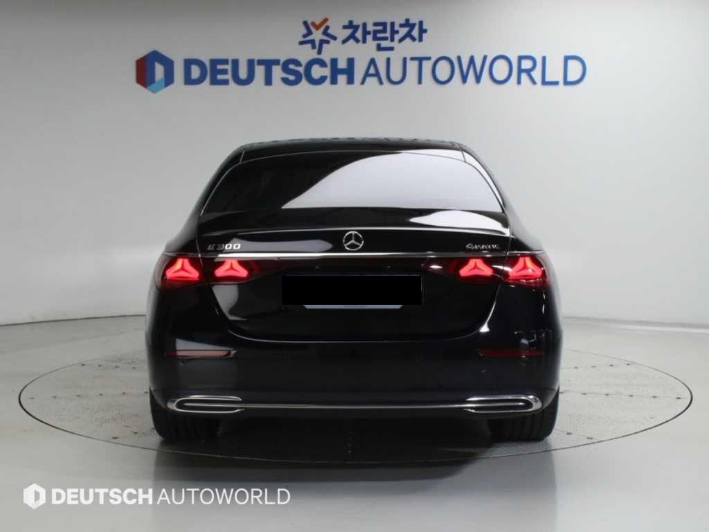 Mercedes-Benz E-Class — photo 04