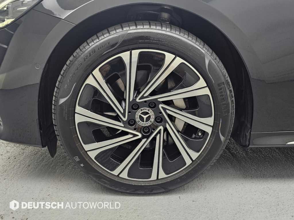 Mercedes-Benz E-Class — photo 05
