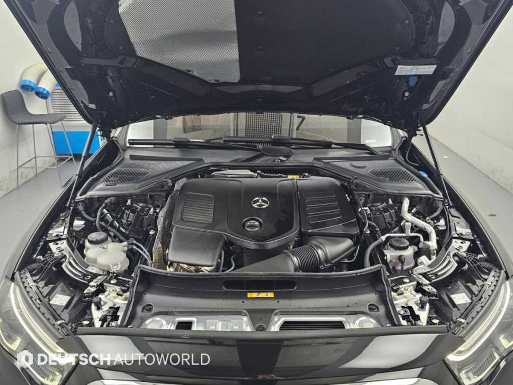 Mercedes-Benz E-Class — photo 06