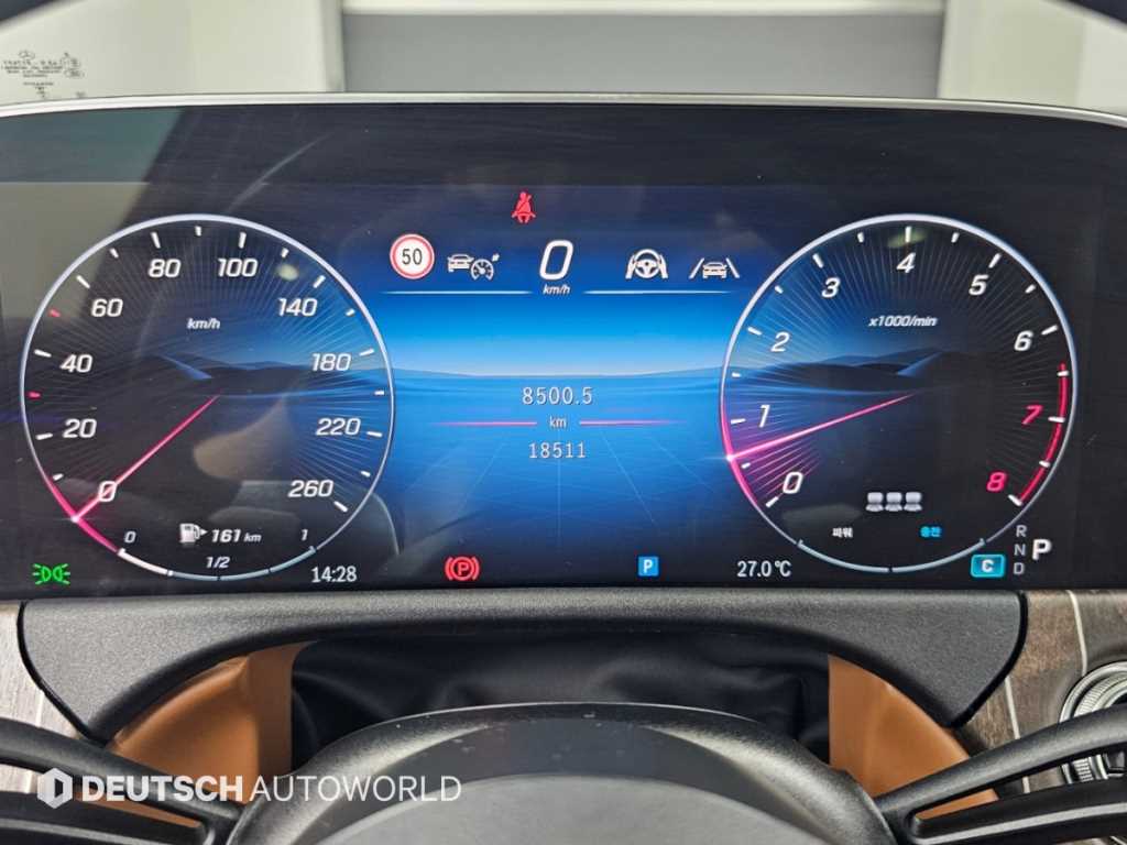 Mercedes-Benz E-Class — photo 08