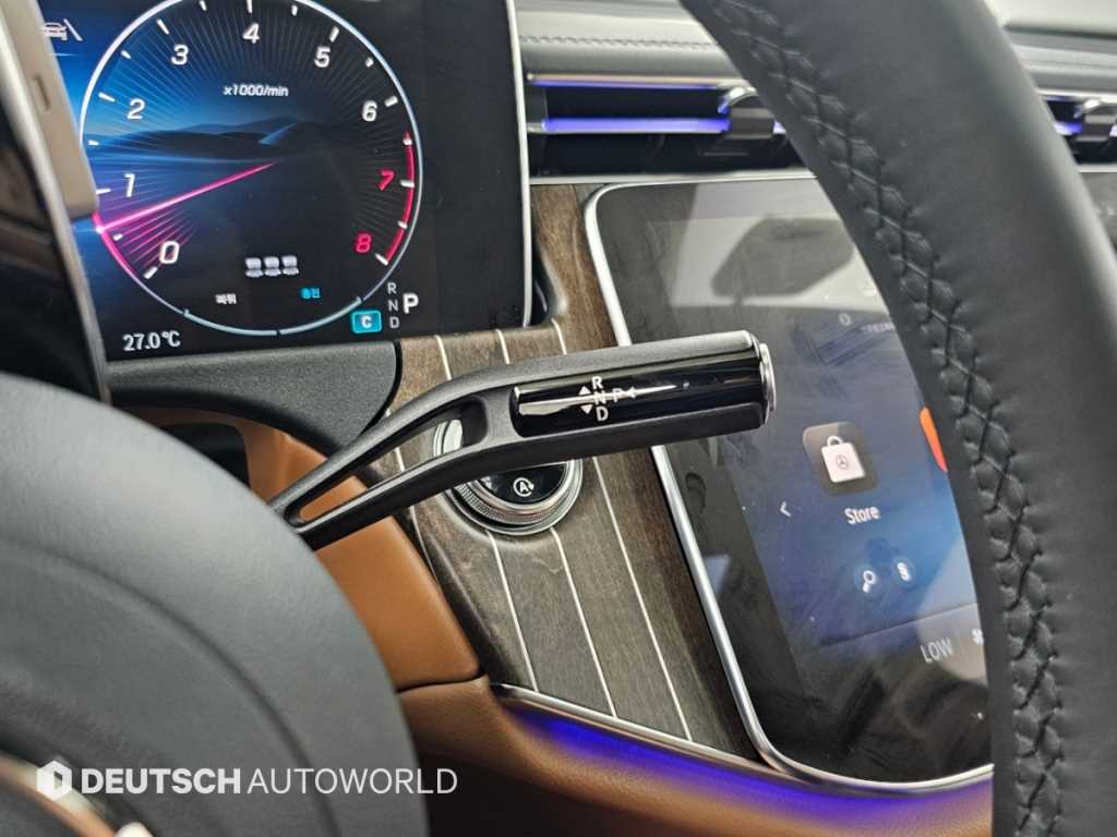 Mercedes-Benz E-Class — photo 09