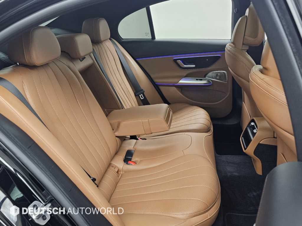 Mercedes-Benz E-Class — photo 12