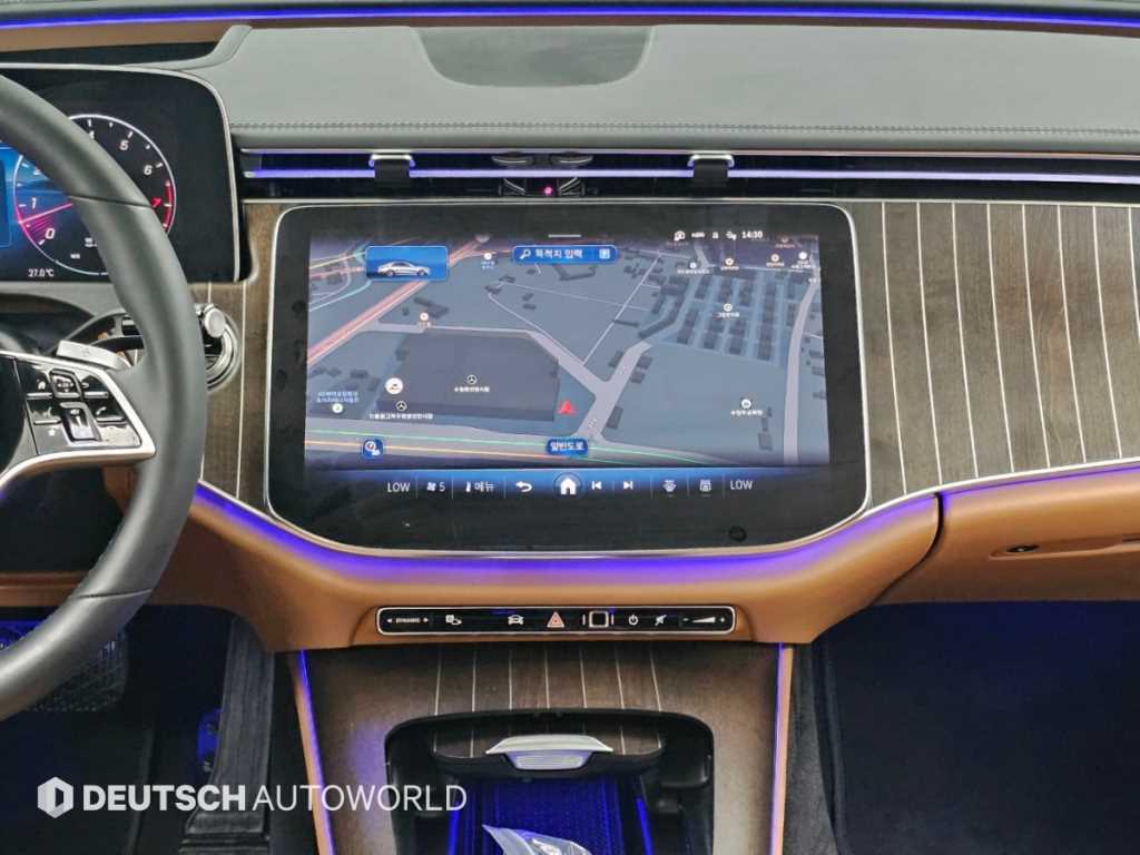Mercedes-Benz E-Class — photo 14