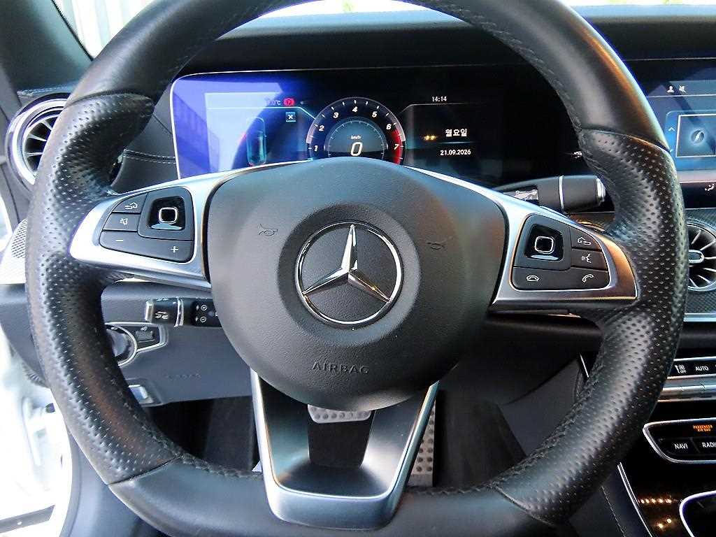 Mercedes-Benz E-Class — photo 08