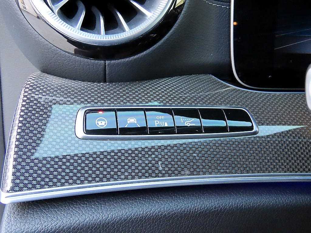 Mercedes-Benz E-Class — photo 12