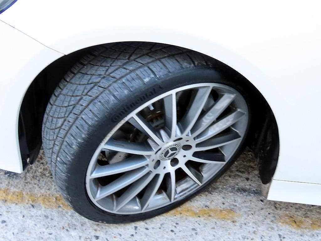 Mercedes-Benz E-Class — photo 20